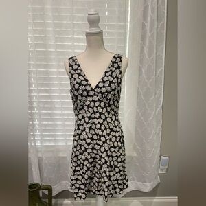 GAP Black and White Sleeveless V-Neck Midi Sundress